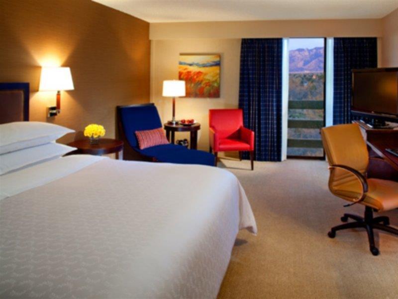Sheraton Albuquerque Uptown By Marriott Exterior photo
